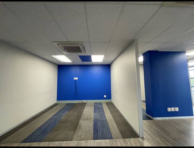 358M² OFFICE FOR SALE IN LYME PARK